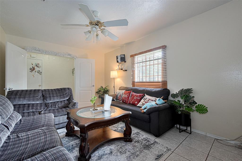 12223 Sharpview Drive, Houston, Texas image 12