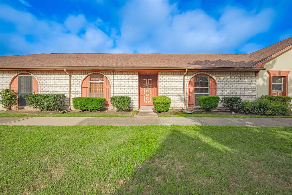 12223 Sharpview Drive, Houston, Texas image 1