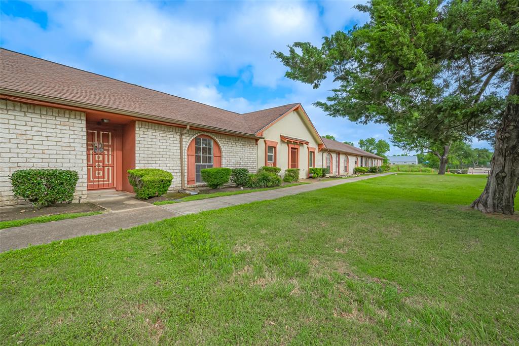 12223 Sharpview Drive, Houston, Texas image 2