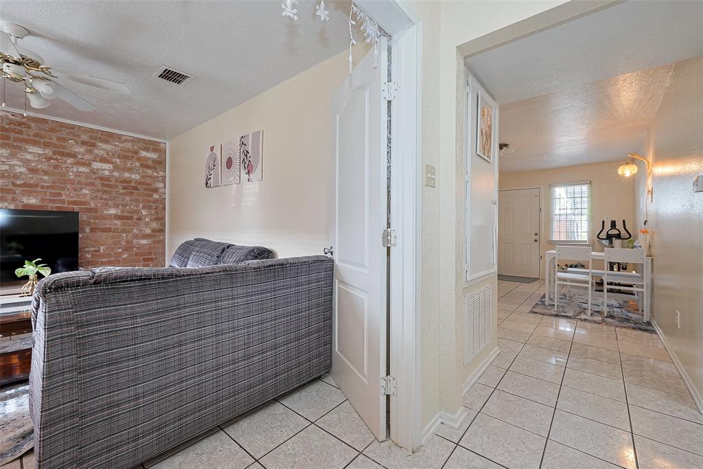 12223 Sharpview Drive, Houston, Texas image 9