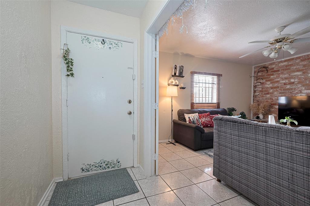 12223 Sharpview Drive, Houston, Texas image 8