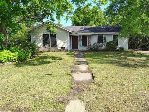 1780 Euclid Street Beaumont TX 77705