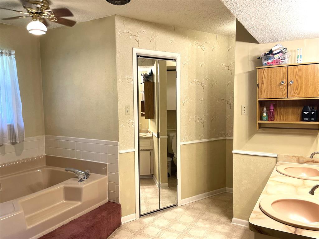 806 Robindale Lane, Fairfield, Texas image 19