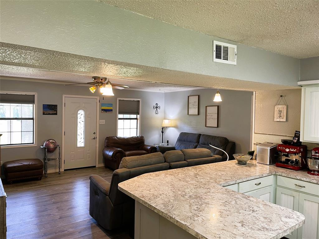 806 Robindale Lane, Fairfield, Texas image 10