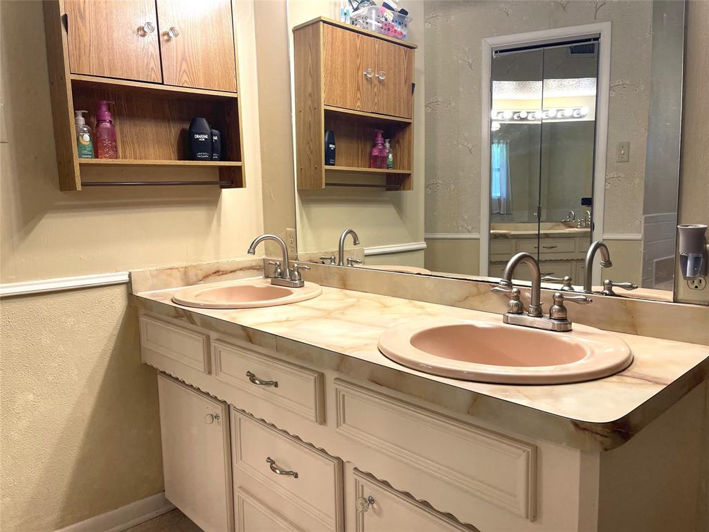 806 Robindale Lane, Fairfield, Texas image 20