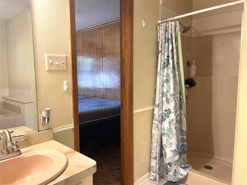 806 Robindale Lane, Fairfield, Texas image 23