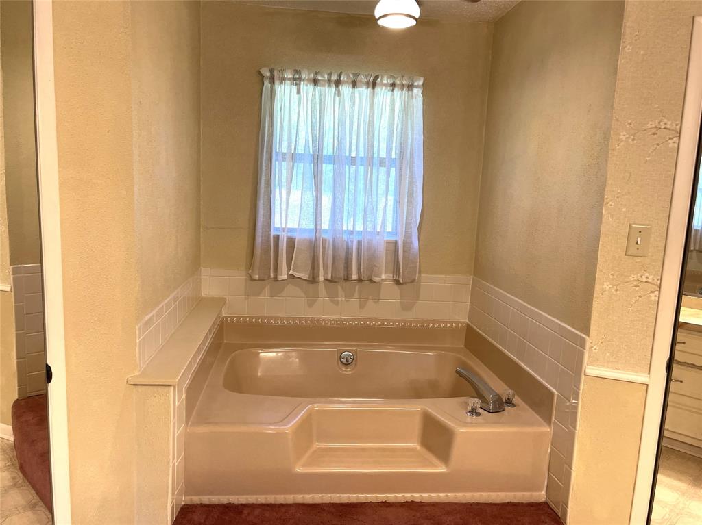 806 Robindale Lane, Fairfield, Texas image 21