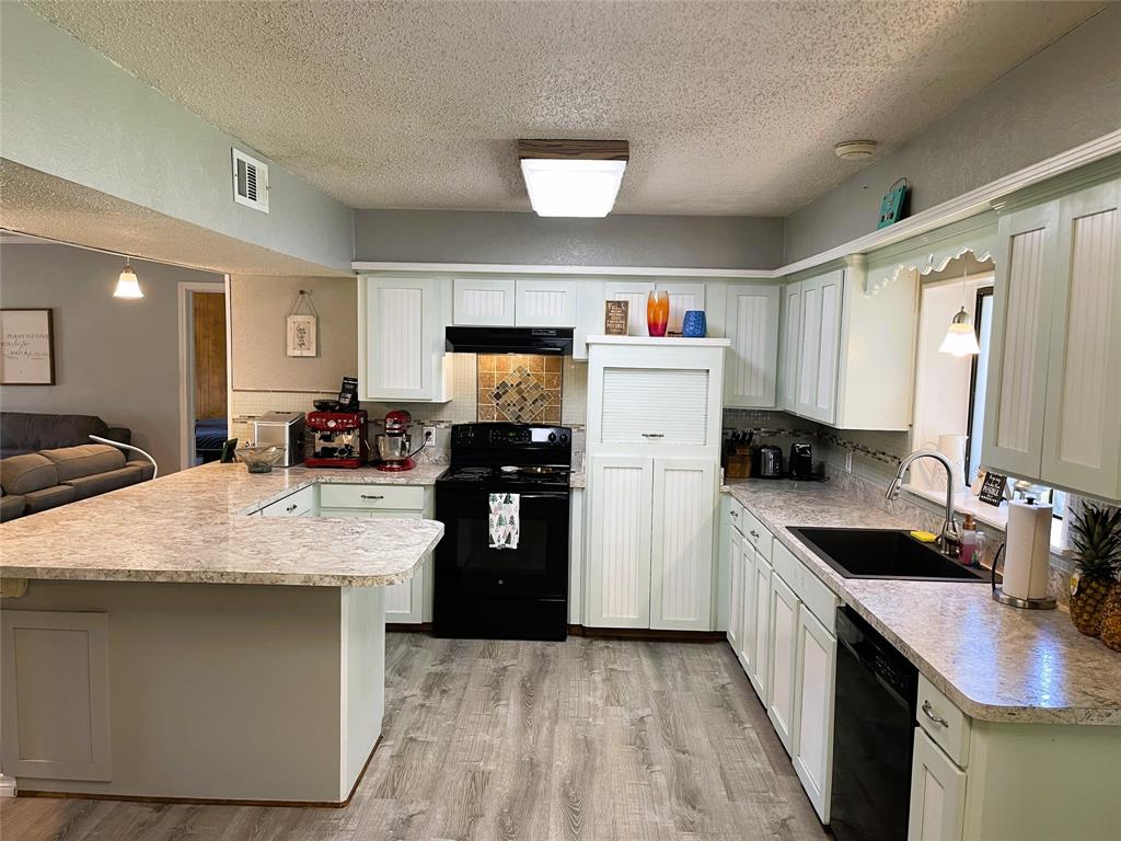 806 Robindale Lane, Fairfield, Texas image 12