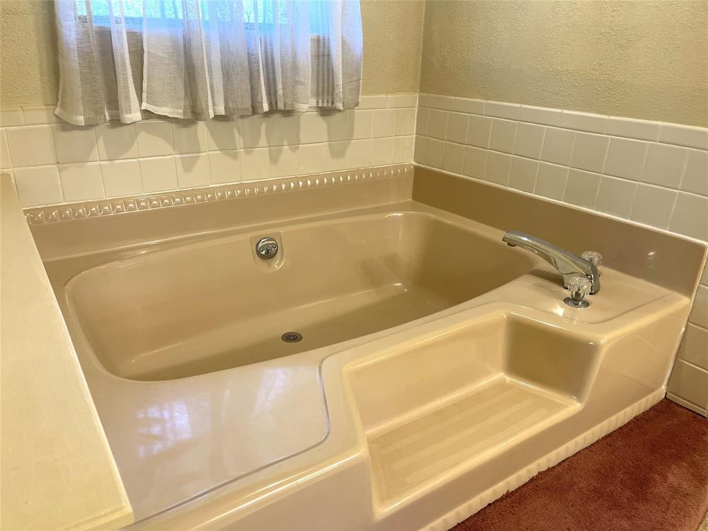 806 Robindale Lane, Fairfield, Texas image 22