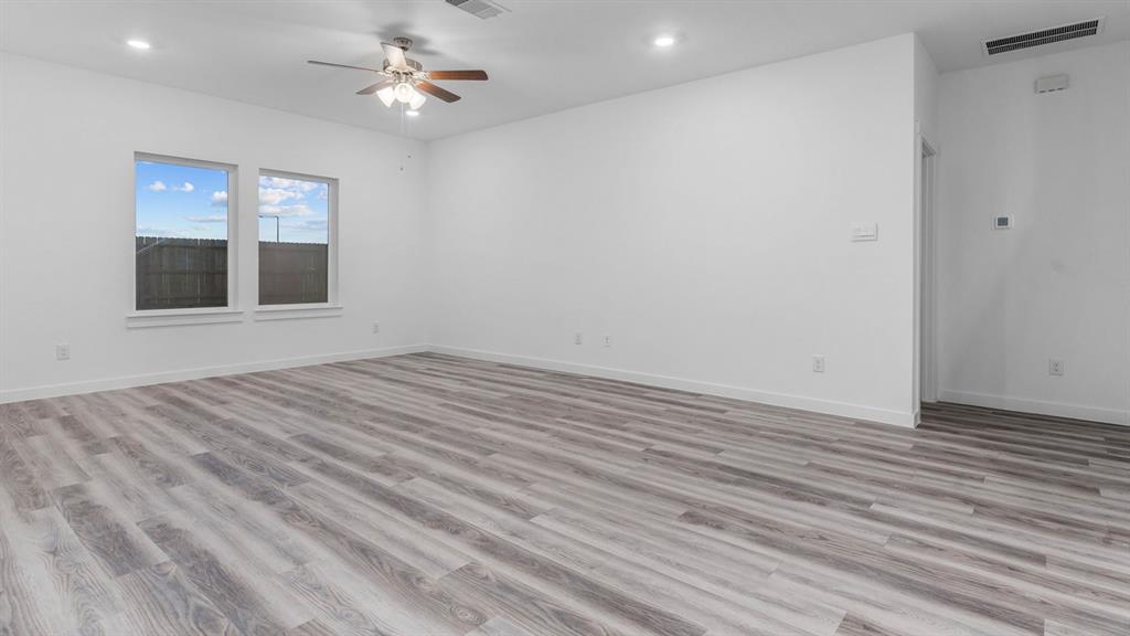 308 Robin Street, Angleton, Texas image 6
