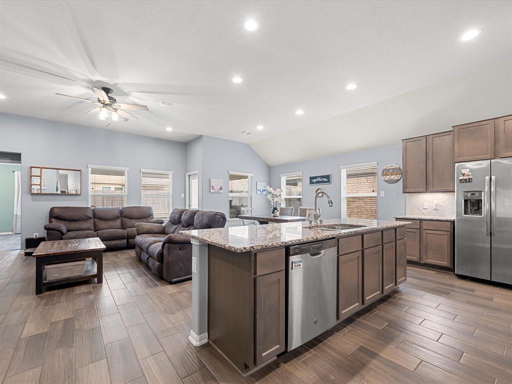 3103 Soaring Pines Trail, Conroe, Texas image 5