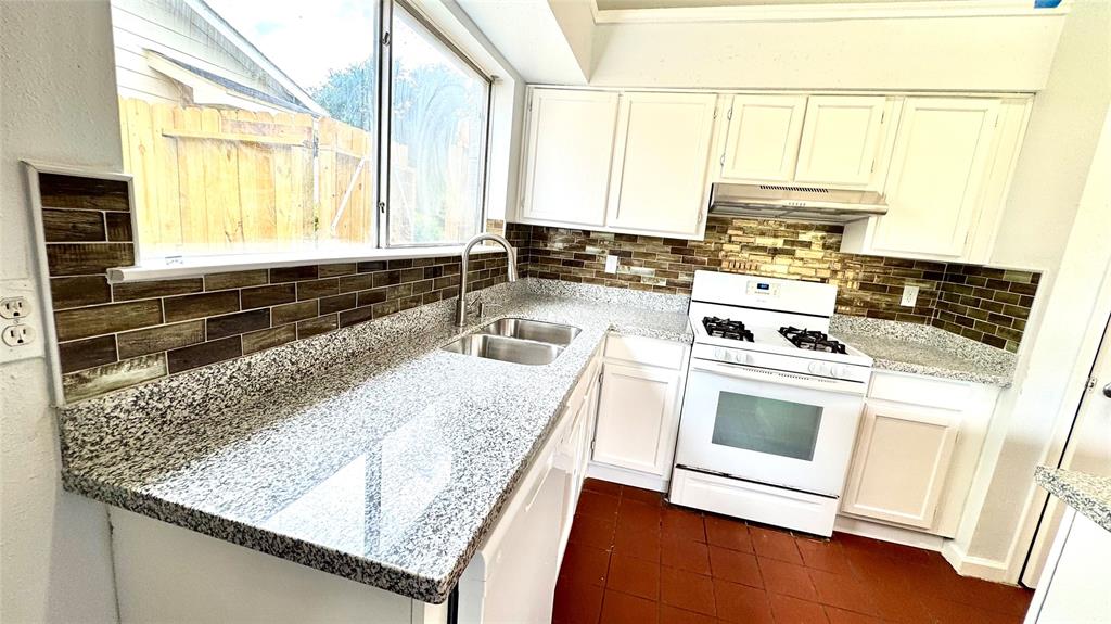519 Oakdale Drive, Stafford, Texas image 10