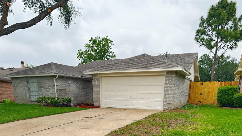 519 Oakdale Drive, Stafford, Texas image 1