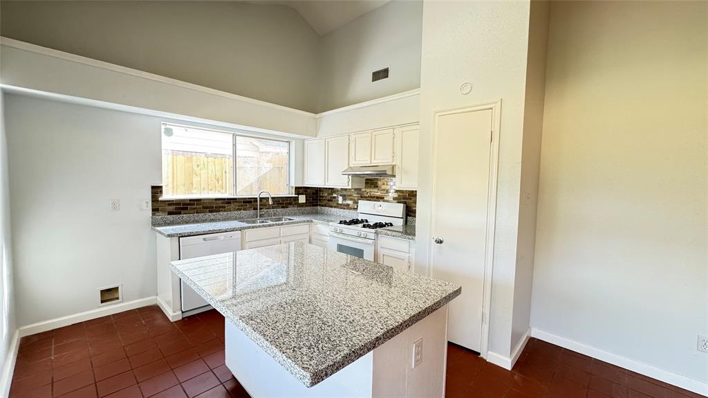 519 Oakdale Drive, Stafford, Texas image 9