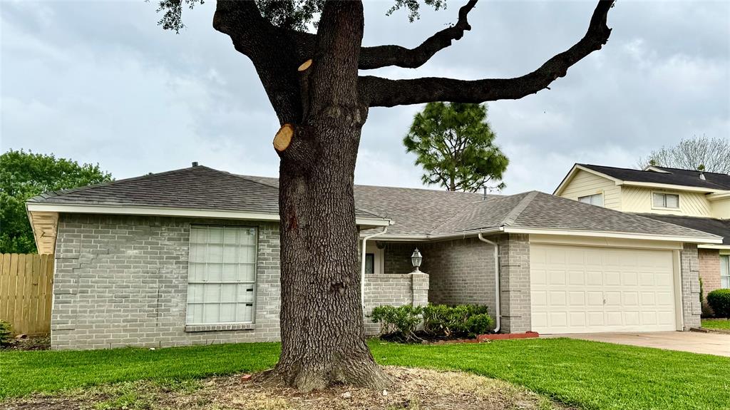519 Oakdale Drive, Stafford, Texas image 2