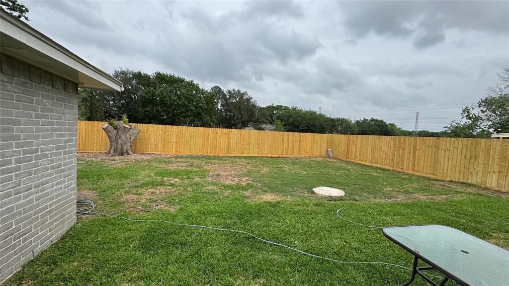 519 Oakdale Drive, Stafford, Texas image 23