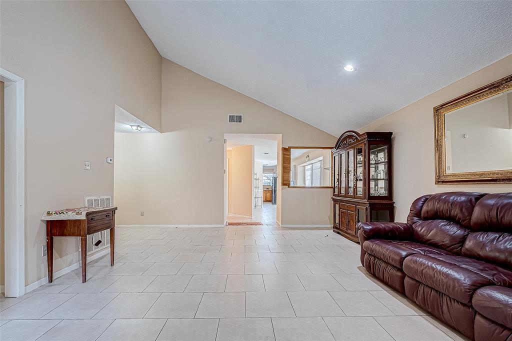 11507 Bellspring Drive, Houston, Texas image 10