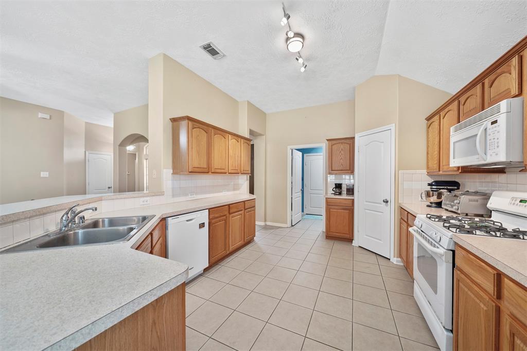 1497 Allison Street, Alvin, Texas image 11