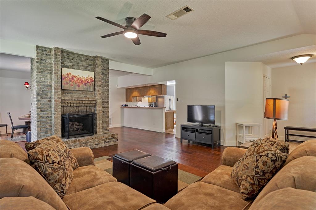 147 E Pathfinders Circle, The Woodlands, Texas image 12