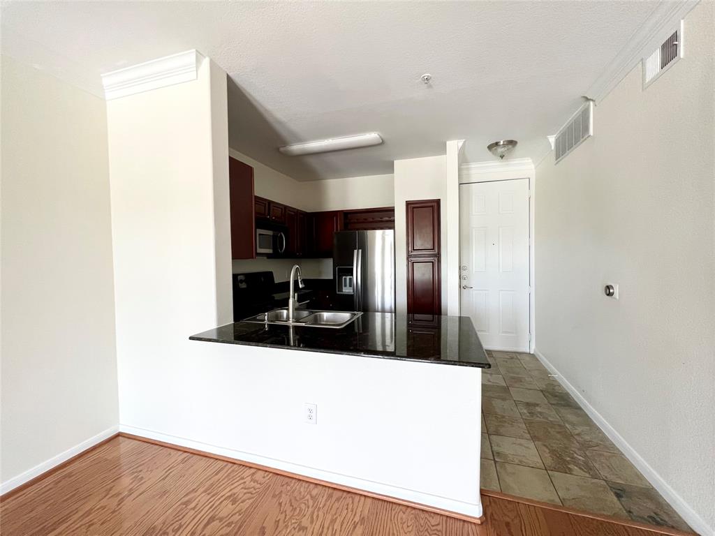 7575 Kirby Drive 1203
