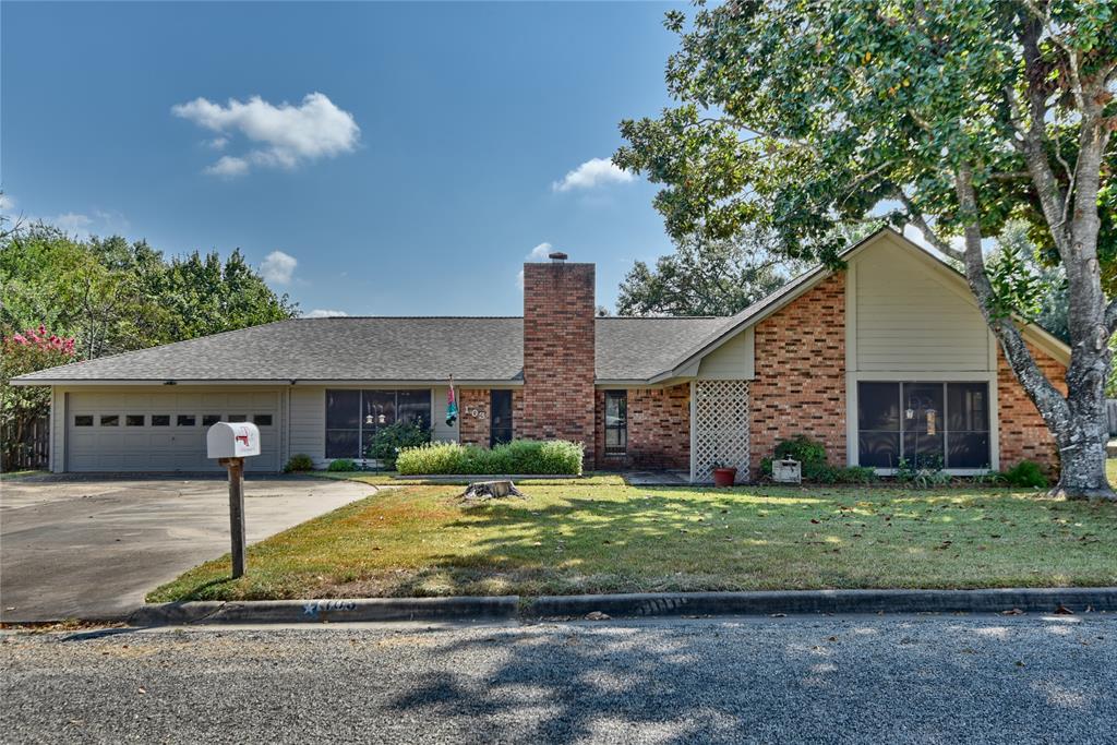 103 Bluebonnet Drive, Bellville, Texas image 1