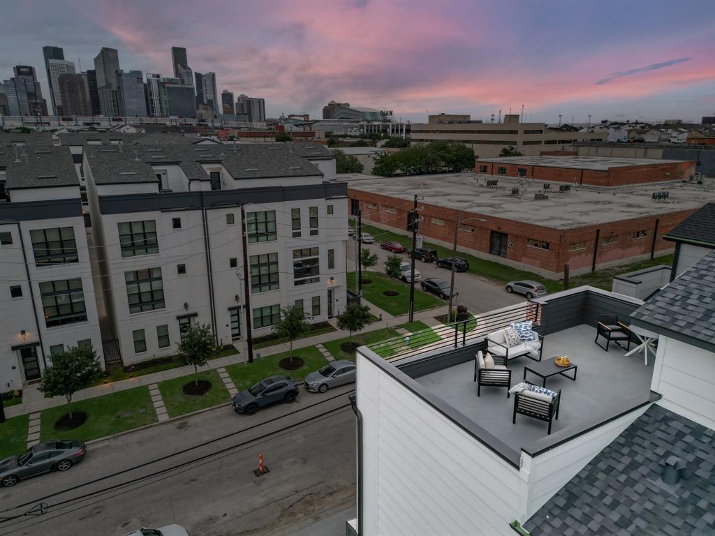 1109 Ennis Street, Houston, Texas image 1