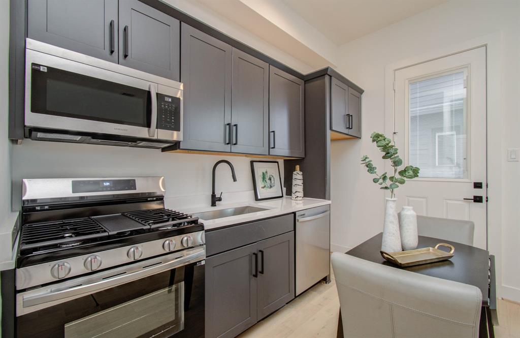 1109 Ennis Street, Houston, Texas image 12