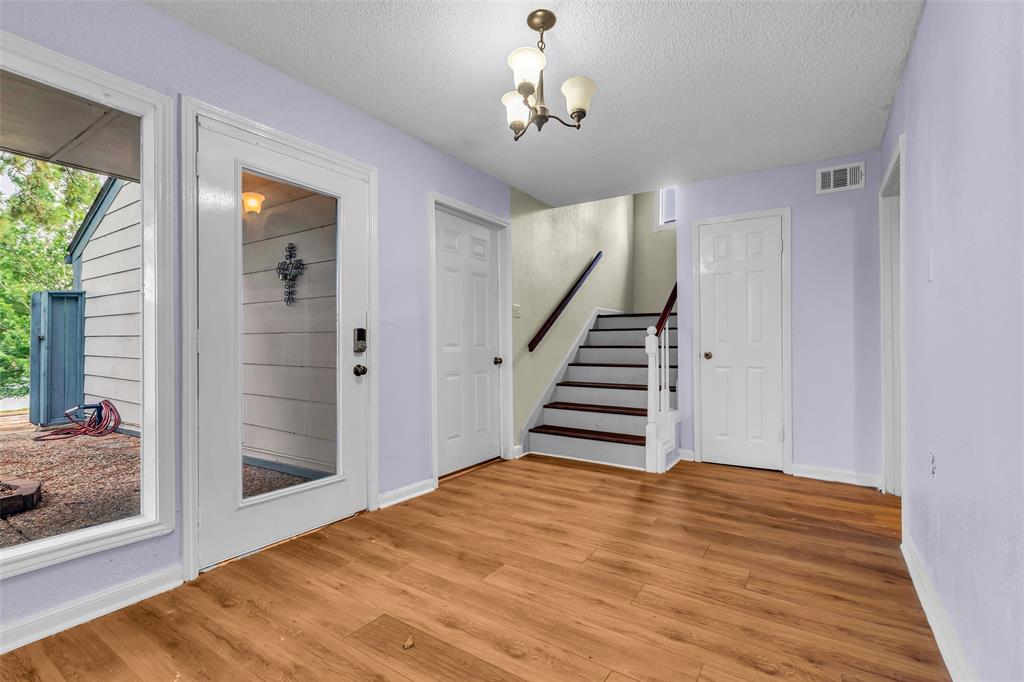 9 Lakeview Manor