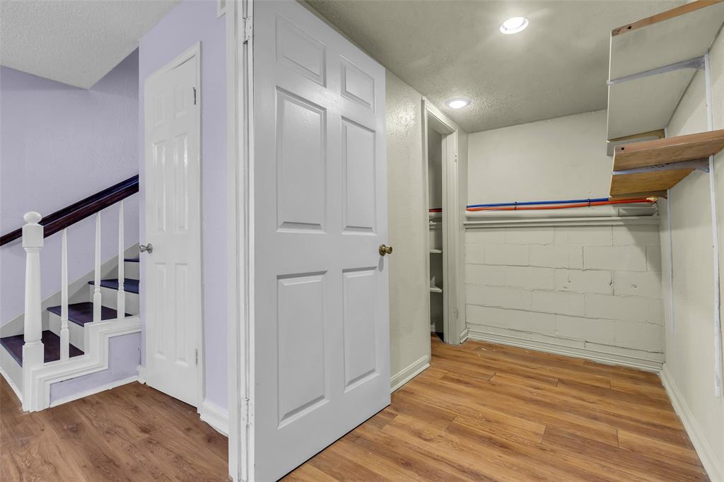 9 Lakeview Manor