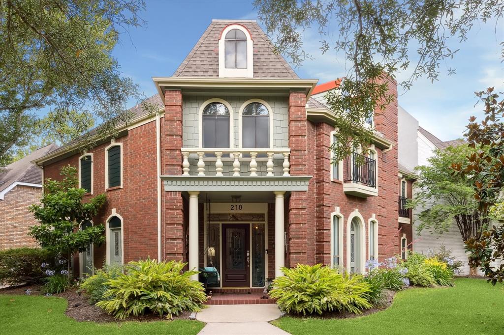 210 Victoria Way Way, Friendswood, Texas image 1