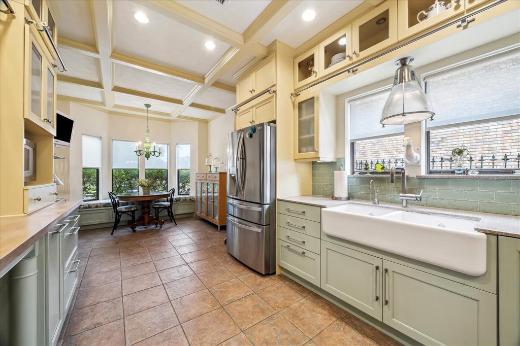 210 Victoria Way Way, Friendswood, Texas image 22