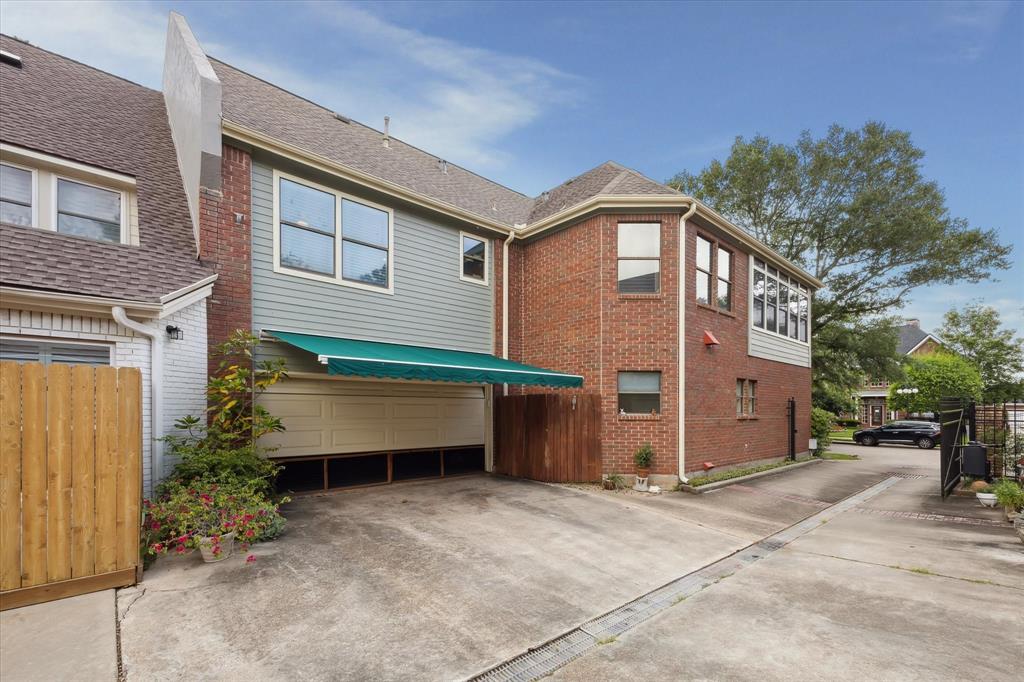 210 Victoria Way Way, Friendswood, Texas image 4