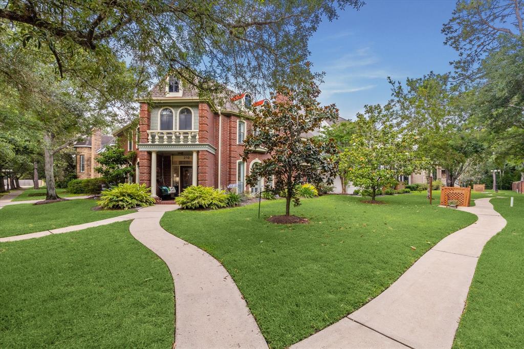 210 Victoria Way Way, Friendswood, Texas image 2