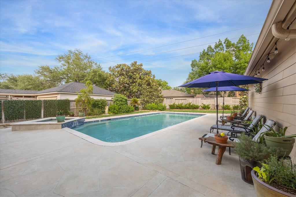 1426 Stone Trail Drive, Sugar Land, Texas image 32