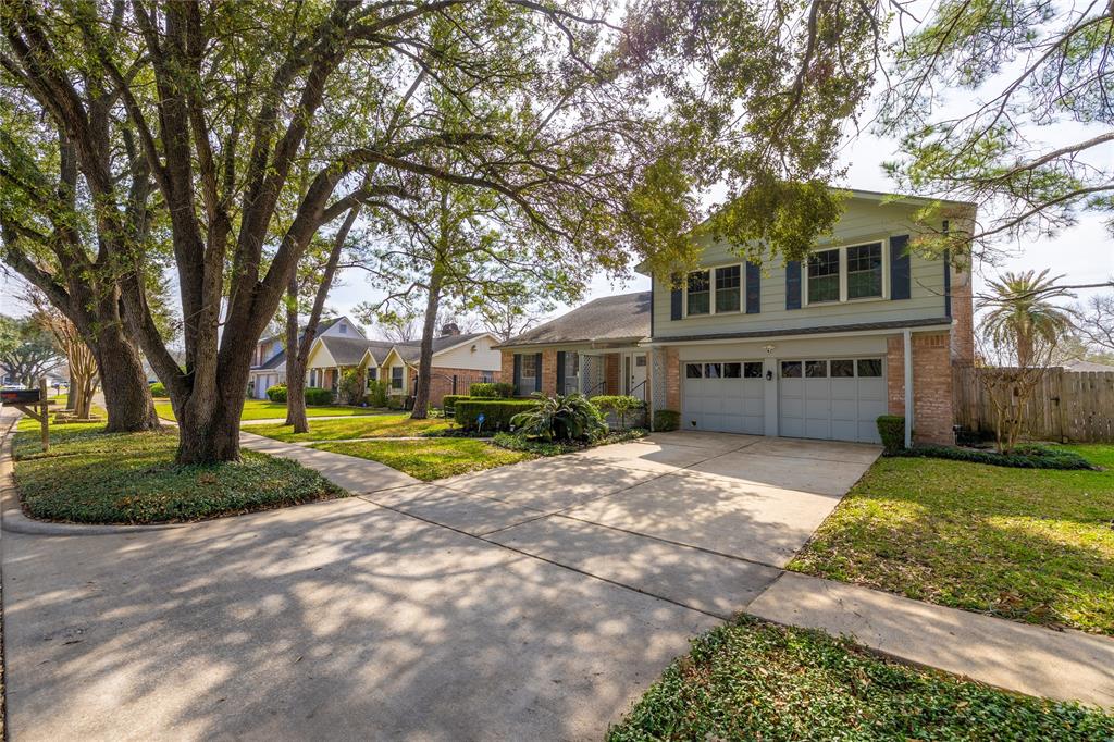 12239 Monticeto Lane, Meadows Place, Texas image 3