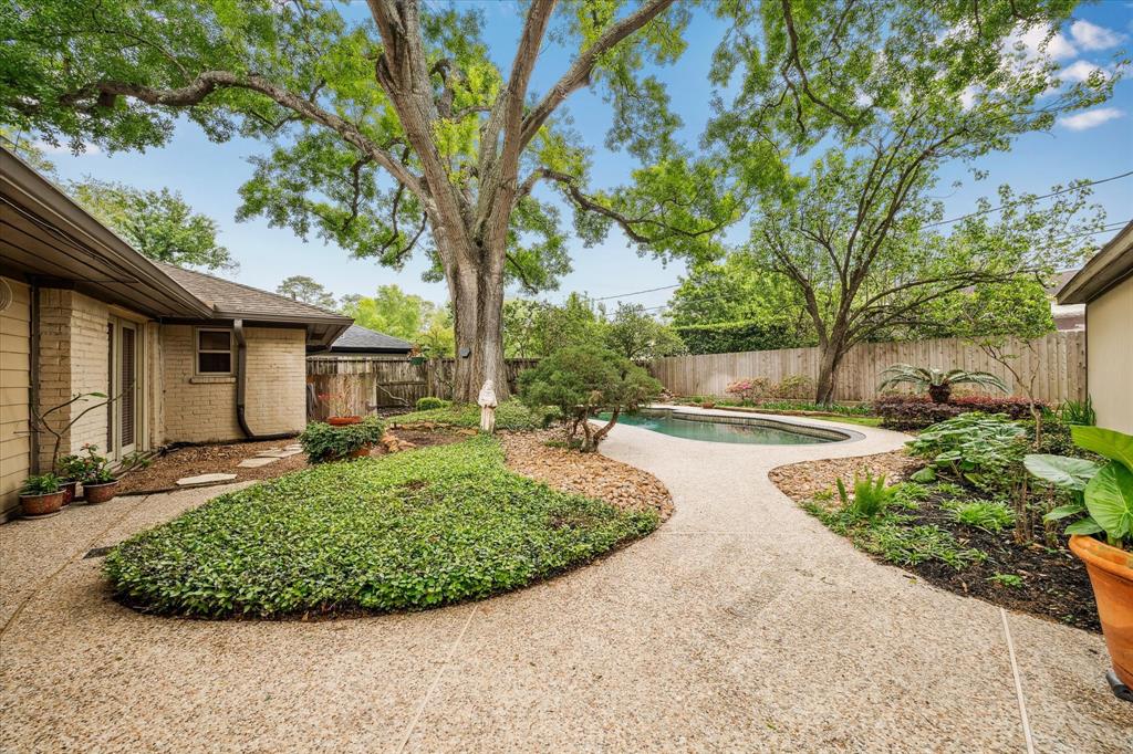 10607 Riverview Drive, Houston, Texas image 22