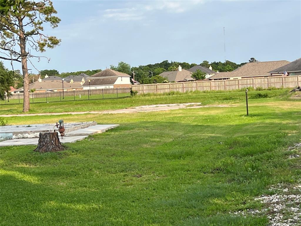 4810 W Bayshore Drive, Bacliff, Texas image 4