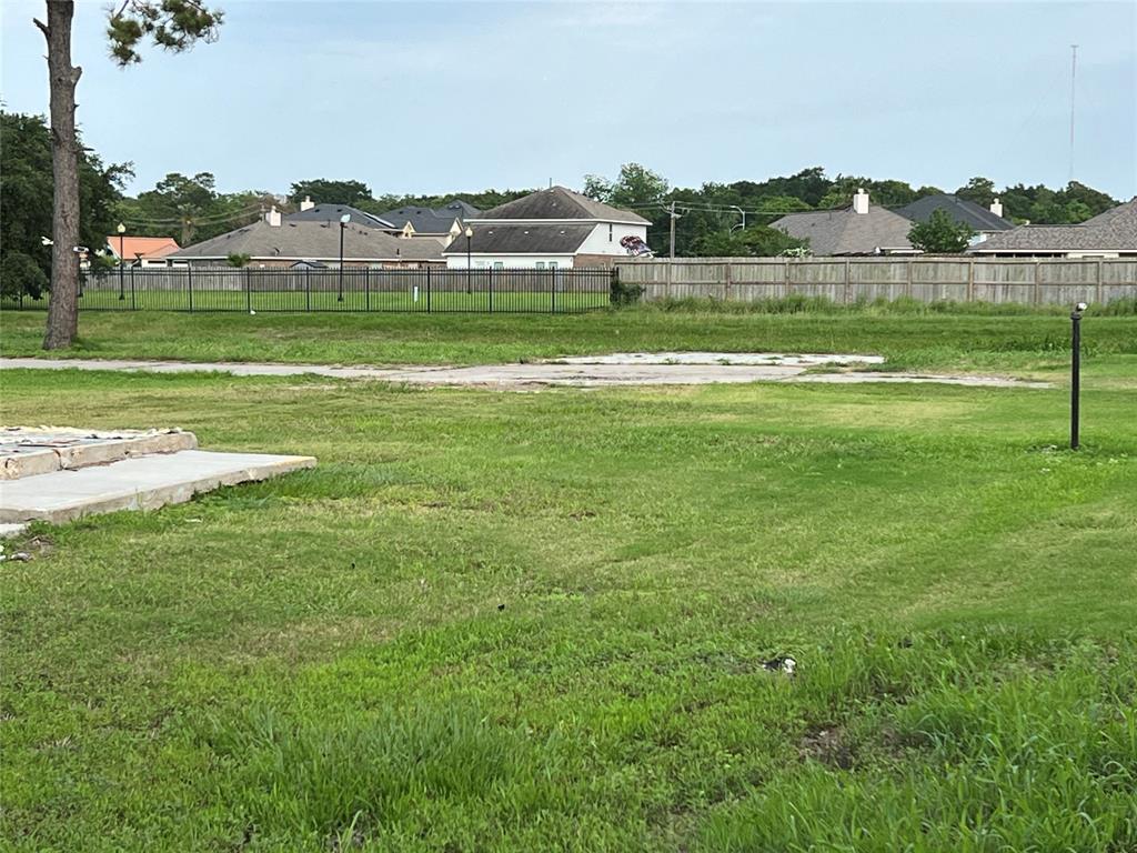 4810 W Bayshore Drive, Bacliff, Texas image 6