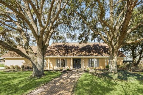 1014 River Plant Road Eagle Lake TX 77434