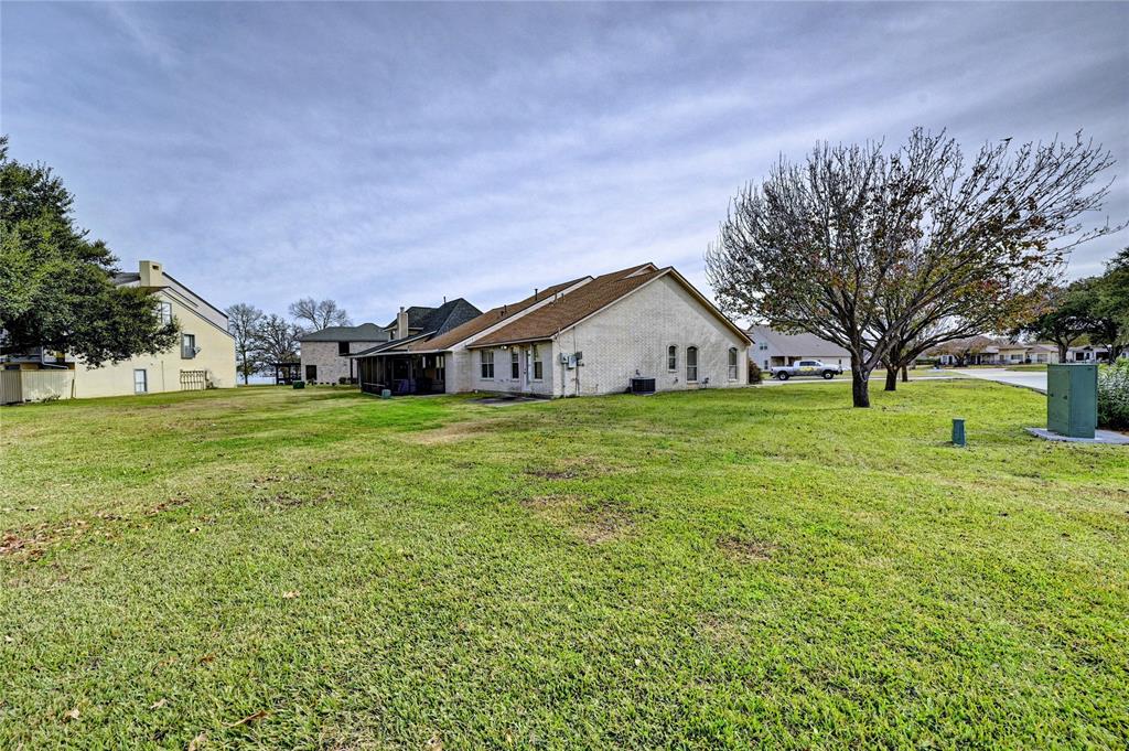 11423 Outrigger Drive, Willis, Texas image 3