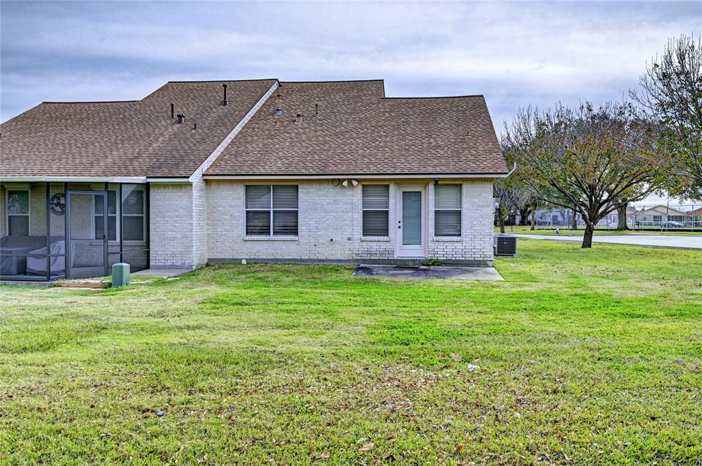 11423 Outrigger Drive, Willis, Texas image 4