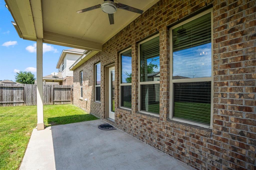 20419 Moon Walk Drive, Humble, Texas image 33
