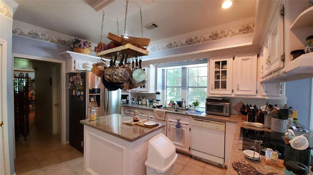 Photo 8 of 22 of 27 Thornhill Oaks Drive house