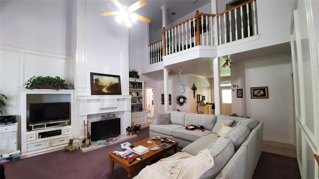 Photo 6 of 22 of 27 Thornhill Oaks Drive house