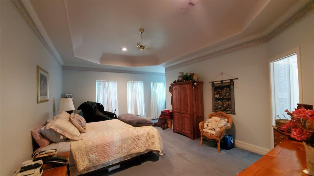 Photo 11 of 22 of 27 Thornhill Oaks Drive house
