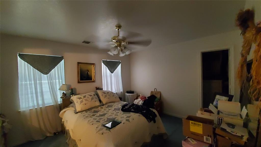 Photo 15 of 22 of 27 Thornhill Oaks Drive house