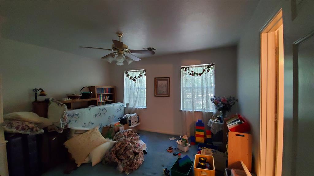 Photo 14 of 22 of 27 Thornhill Oaks Drive house
