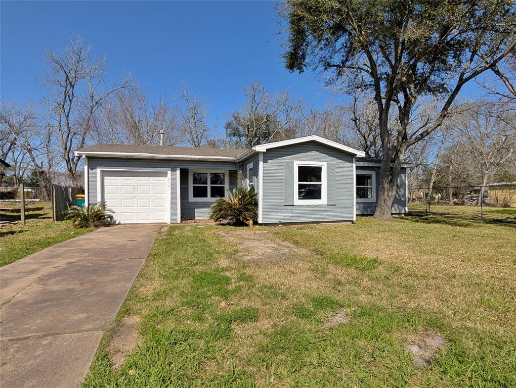 612 Azalea Drive, La Marque, Texas image 1