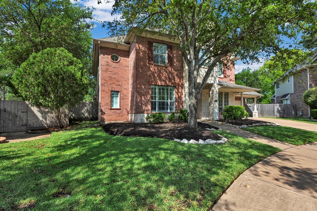 15935 Lake Loop Drive
