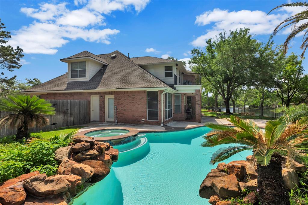 15935 Lake Loop Drive, Cypress, Texas image 34